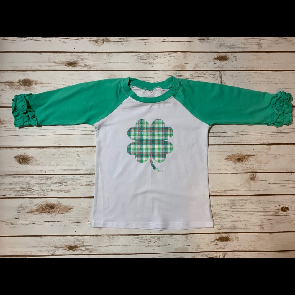 NWOT St Patrick’s Day Ruffle Raglan w/Plaid Clover